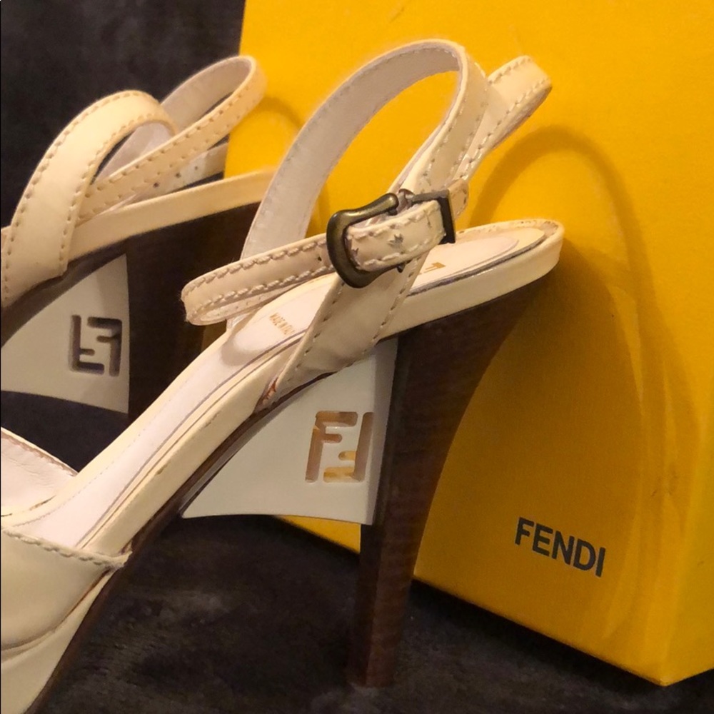 Patent white ivory sandal - Picture 3 of 5